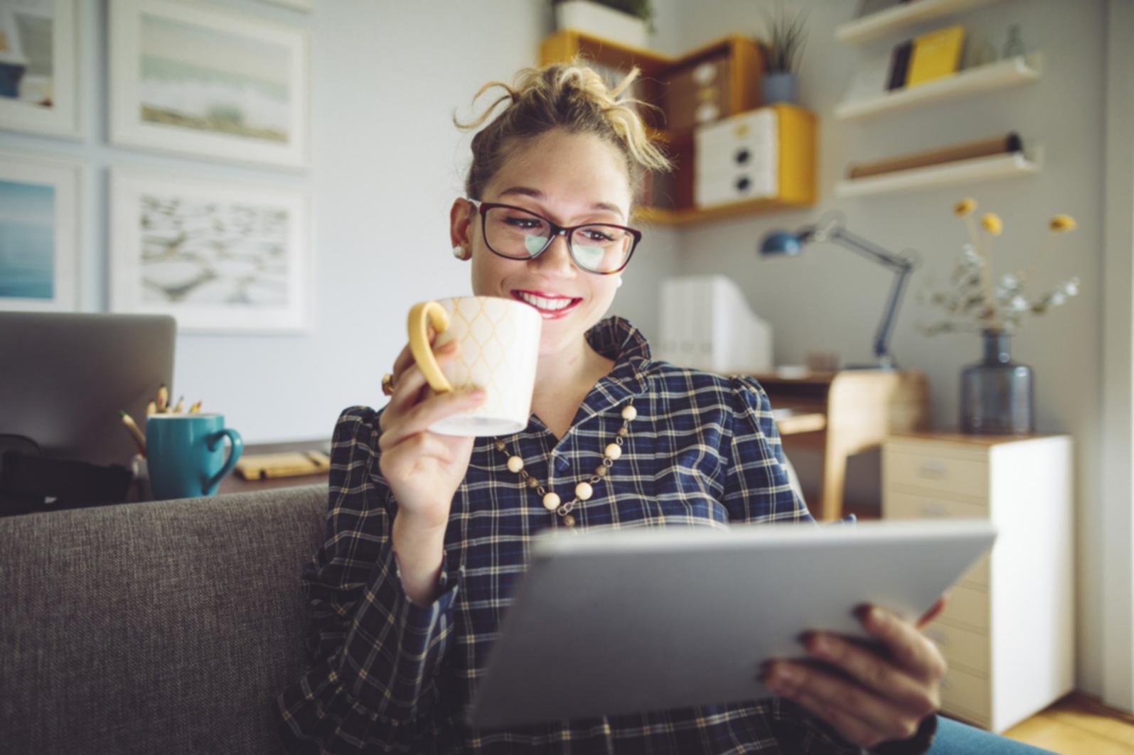 Interfaz de simulación financiera con análisis de flujo de efectivo en tiempo real